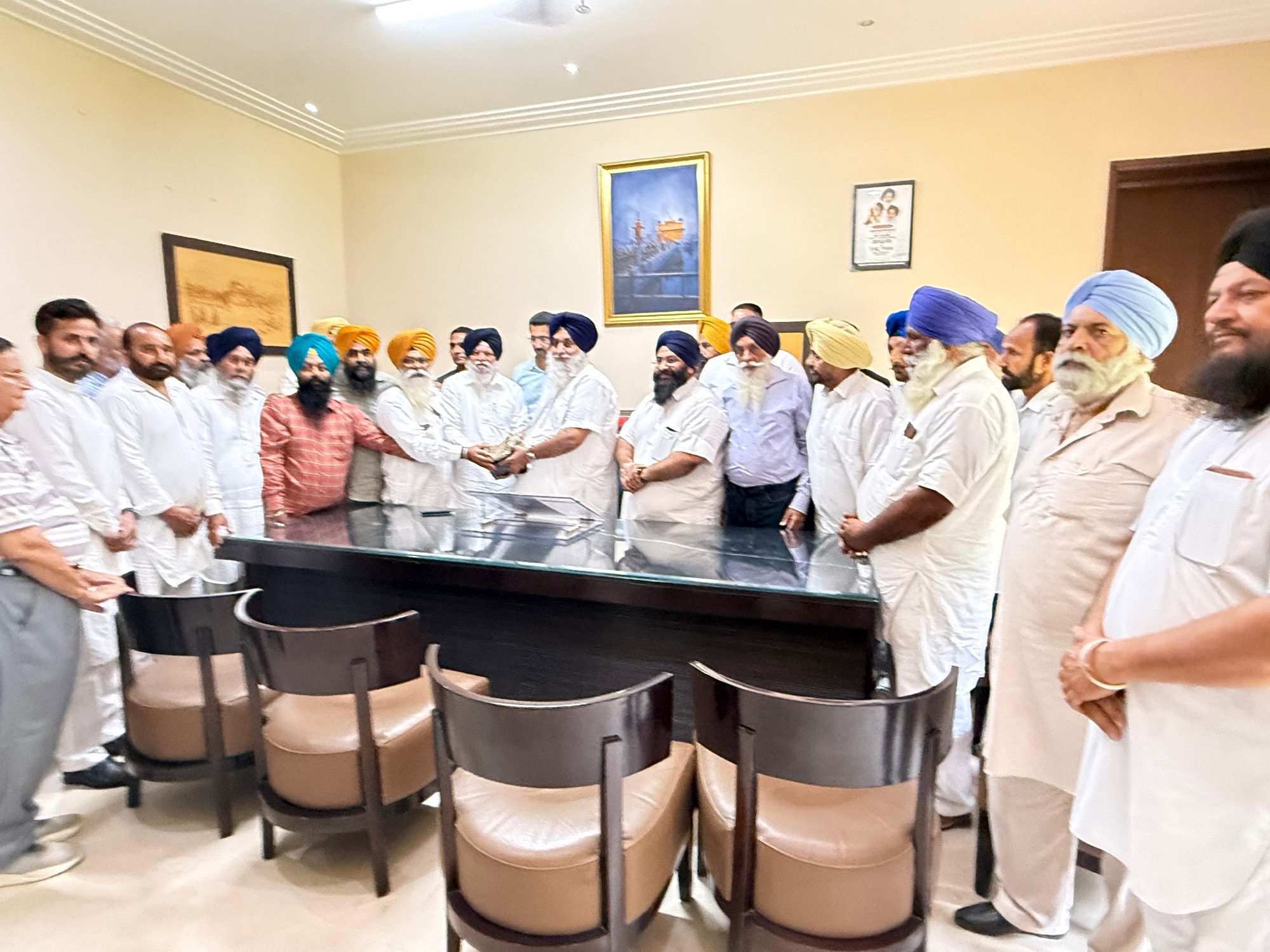 Garhsankar constituency assured to bring a total of Rs 11 lakh in cash wheat seeds and tractors for leveling the land on a large scale.
